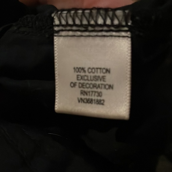 Sleeveless “tuxedo” shirt with velvet trim around collar, sleeves - Picture 8 of 8